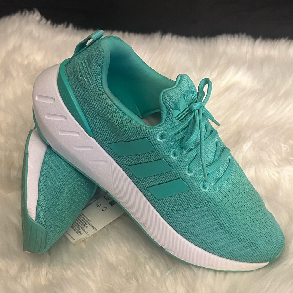 Adidas Swift Run 22 size 7